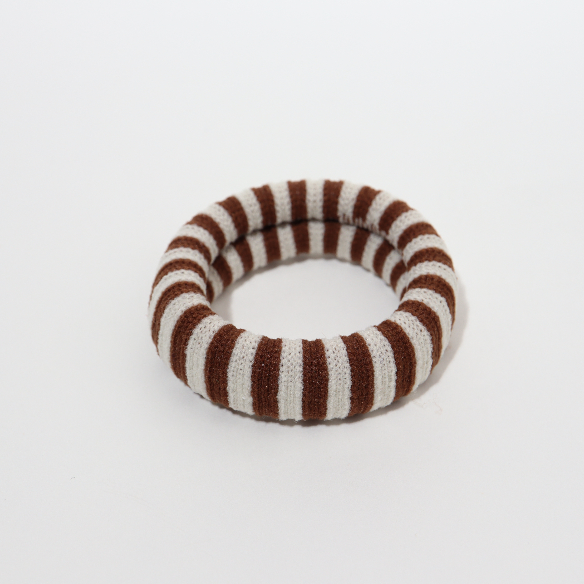 Þykk hárteygja - brown/white striped